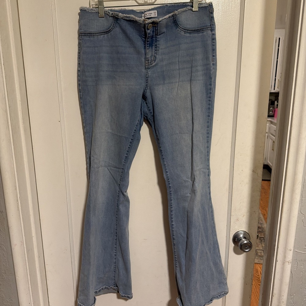 Vanilla Star Brand  size 13/31 Jeans Size Small Soft Material flare low rise